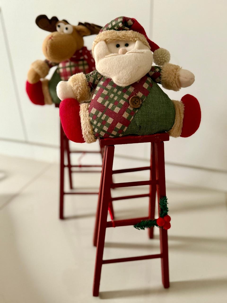 Duo de Escadinha com Papai Noel e Rena