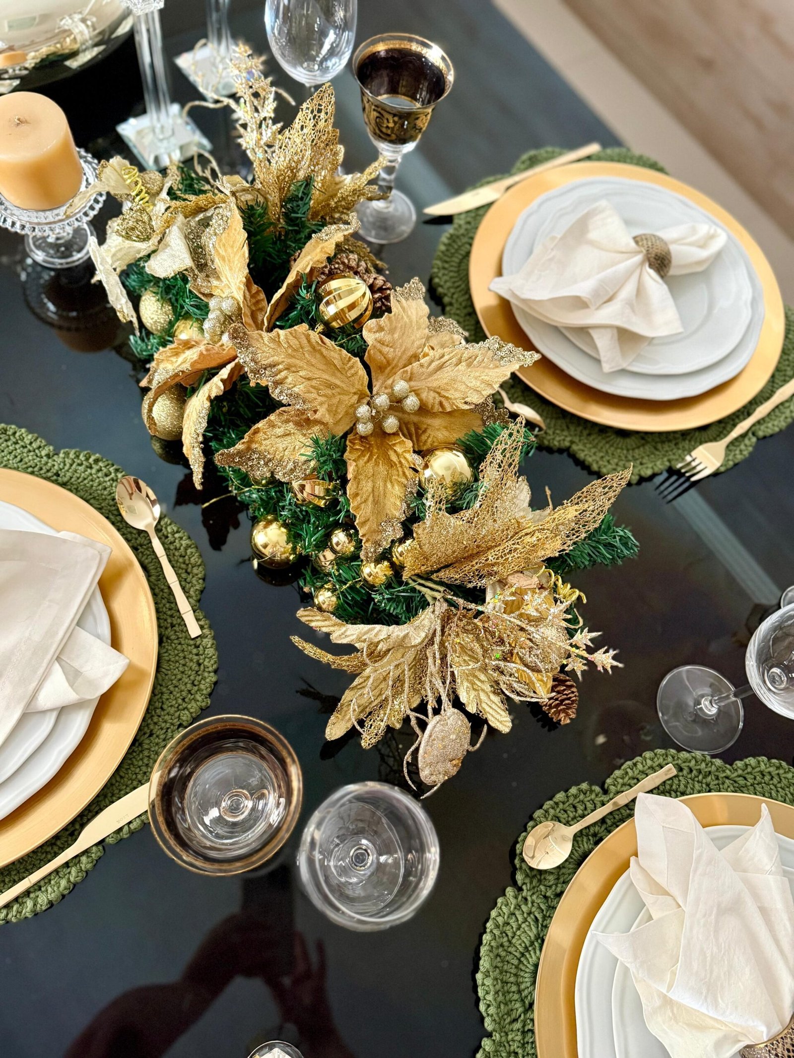 Arranjo de mesa natalino dourado - Imagem 2